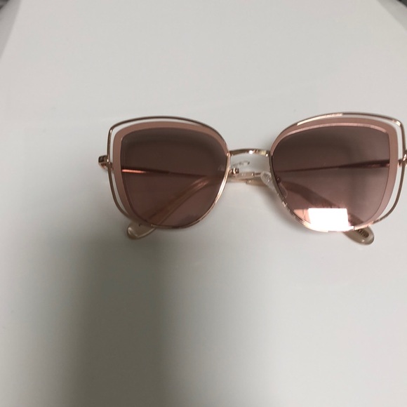 BCBGMaxazria never worn sunglasses gold tones Amazon.com: BCBG Women main image 3